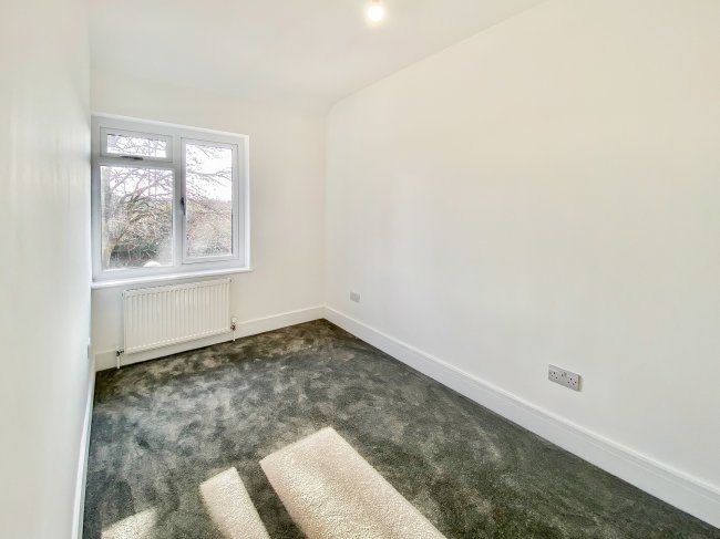 10 Sunbury Way and Land, Hanworth, Middlesex TW13 6XJ 5