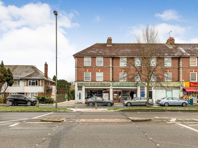 8a The Broadway, Hampton Court Way, Thames Ditton, Surrey KT7 0LX 6