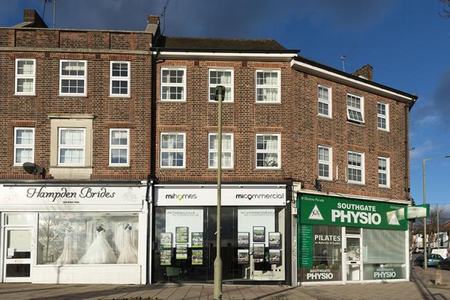 9a Onslow Parade, Hampden Square, London N14 5JN 1