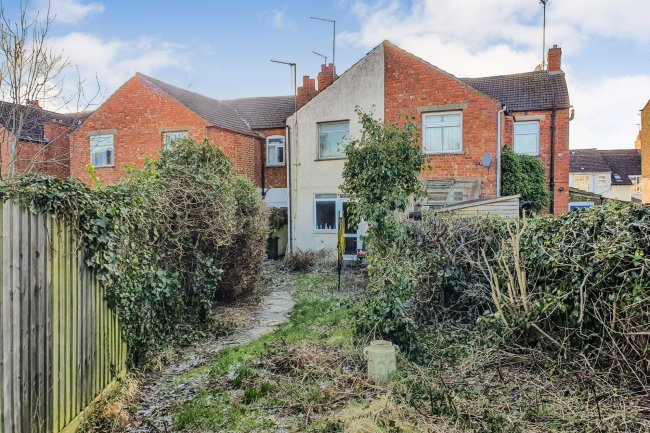 215 Harborough Road, Northampton, Northamptonshire NN2 8DW 4