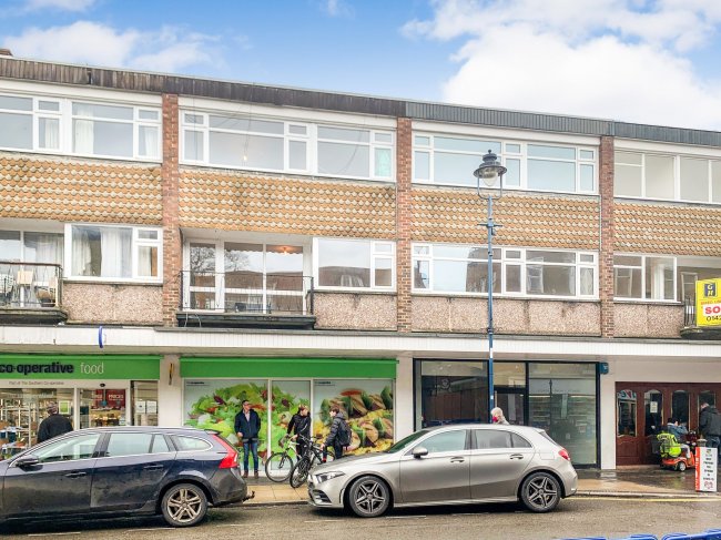 32B High Street, Alton, Hampshire, GU34 1BD 7