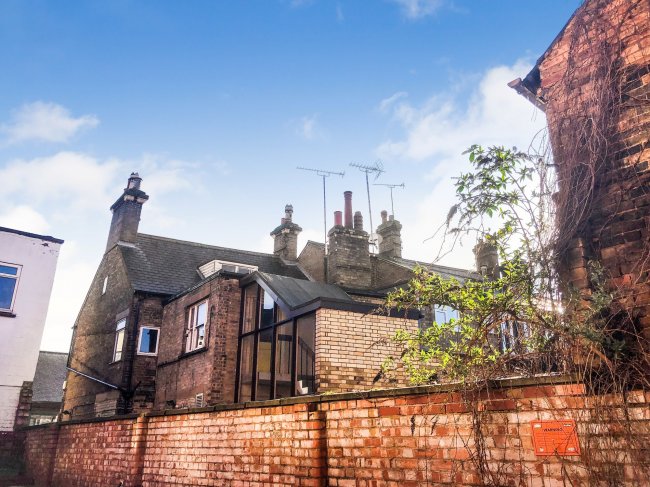 First Floor Flat, 2 Market Square, Biggleswade, SG18 8AP 8