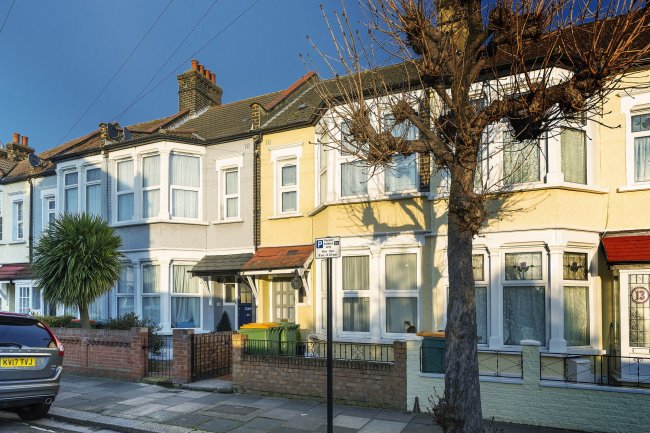 11 Geoffrey Gardens, East Ham, London E6 3HU 10