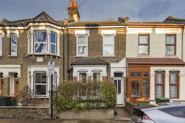 27 Edith Road, East Ham, London E6 1DE 2