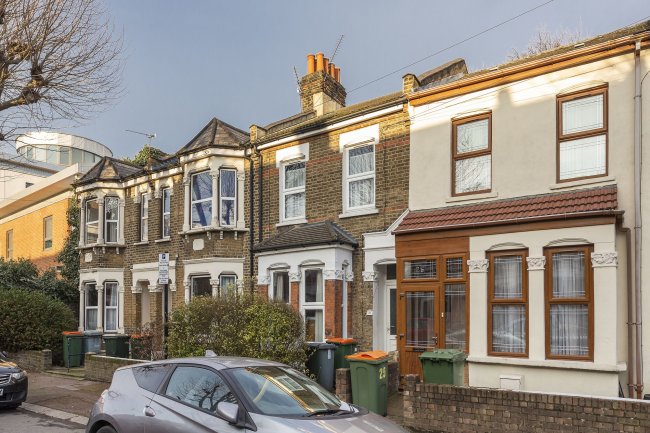 27 Edith Road, East Ham, London E6 1DE 2