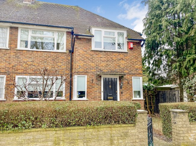 8 Cuckoo Avenue, Hanwell, London W7 1BT 7
