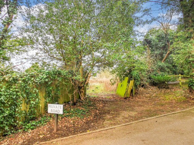 Land to the west of 1 Woodville Place, Hertford, SG14 3NX 8