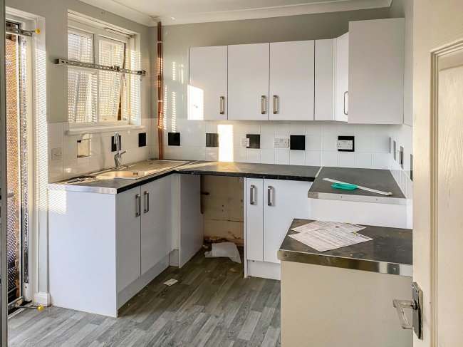 4 Knightsfield Road, Sittingbourne, Kent ME10 2BS 7