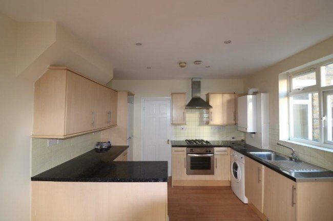 25 Ripley Rd, Canning Town, London, E16 3EA 
 1