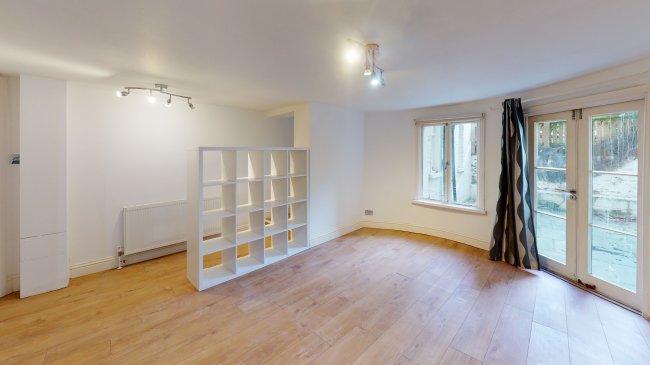 Flat 1, 143 Kennington Park Road, Kennington, London SE11 4JJ 
 5