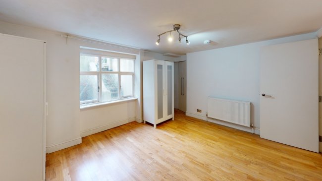 Flat 1, 143 Kennington Park Road, Kennington, London SE11 4JJ 
 5