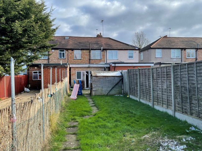 75 Whittington Avenue, Hayes, Middlesex, UB4 0AE
 5