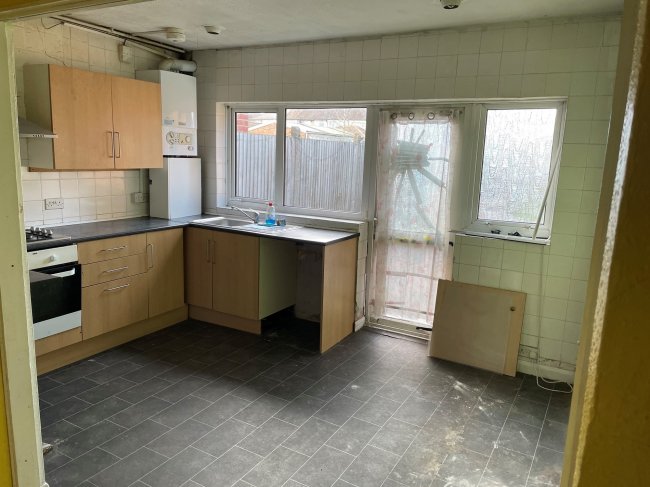 75 Whittington Avenue, Hayes, Middlesex, UB4 0AE
 5