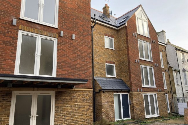 Ashton Villa, St Mary’s Road, Broadstairs, Kent CT10 1NS
 2