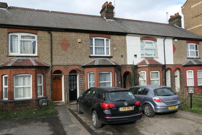 24 Luton Road, Dunstable, Bedfordshire LU5 4JN
 7