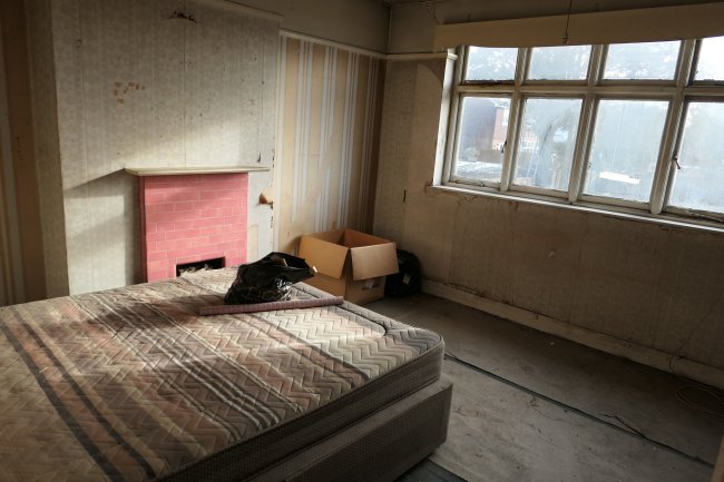 124 Tolworth Rise South, Tolworth, Surbiton, Surrey KT5 9NJ 
 7