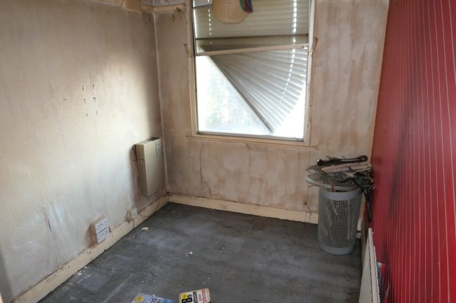 124 Tolworth Rise South, Tolworth, Surbiton, Surrey KT5 9NJ 
 7