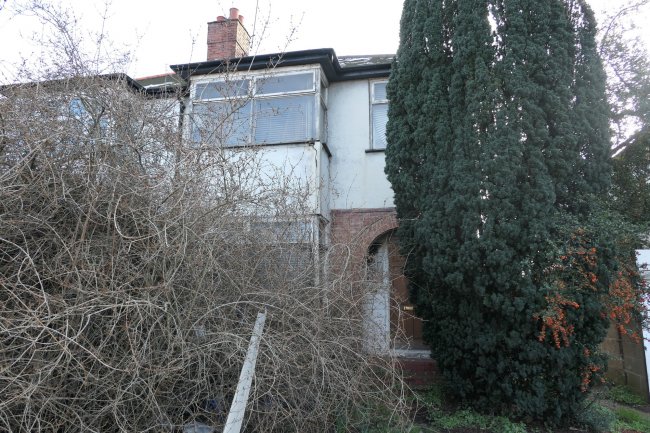 124 Tolworth Rise South, Tolworth, Surbiton, Surrey KT5 9NJ 
 7