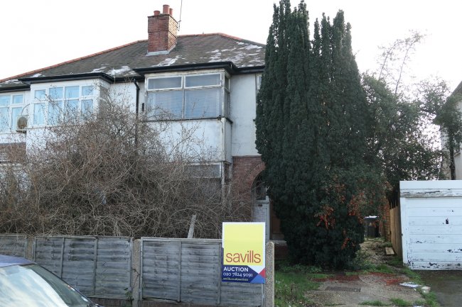 124 Tolworth Rise South, Tolworth, Surbiton, Surrey KT5 9NJ 
 7