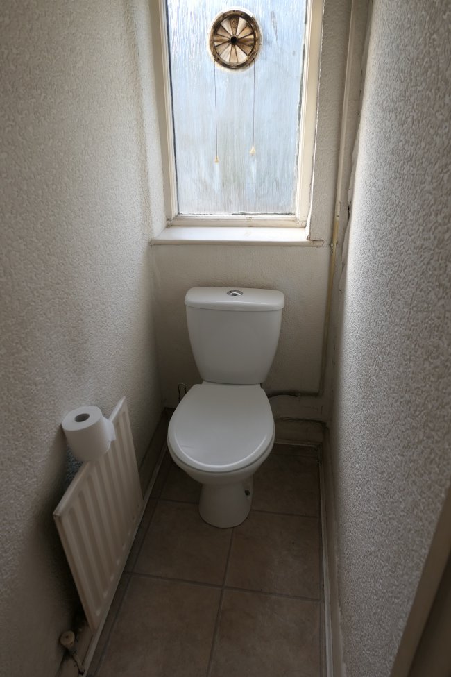 124 Tolworth Rise South, Tolworth, Surbiton, Surrey KT5 9NJ 
 7