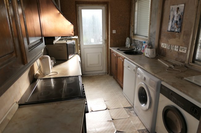 124 Tolworth Rise South, Tolworth, Surbiton, Surrey KT5 9NJ 
 7