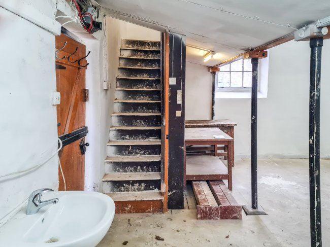 The Methodist Chapel, Back Lane, Vernham Dean, Andover, SP11 0LE
 10