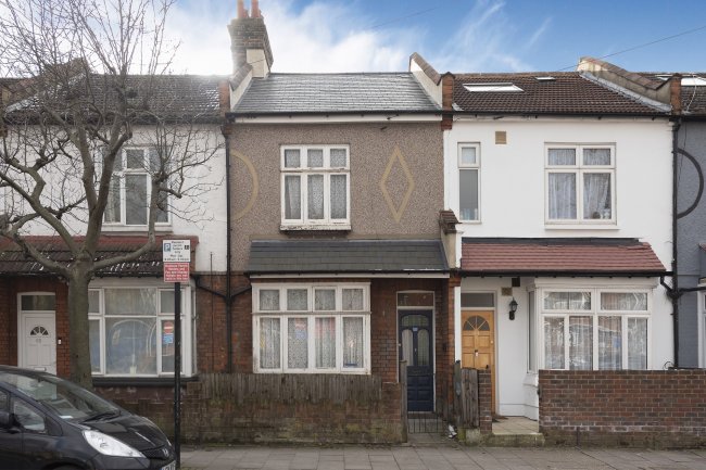 62 Blackshaw Road,  Tooting, London SW17 0DE
 9