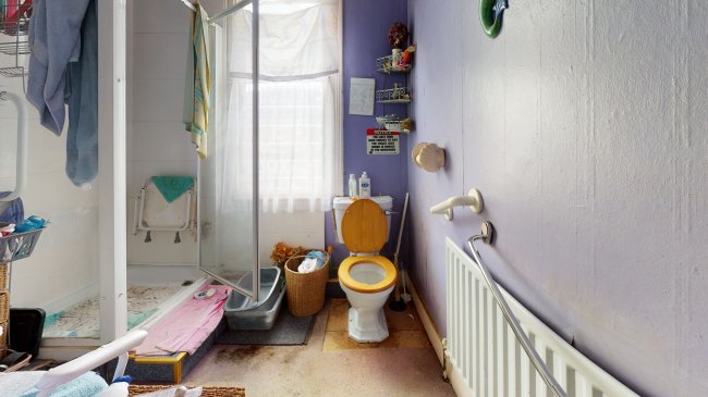 62 Blackshaw Road,  Tooting, London SW17 0DE
 9