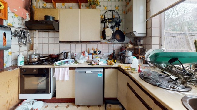 62 Blackshaw Road,  Tooting, London SW17 0DE
 9