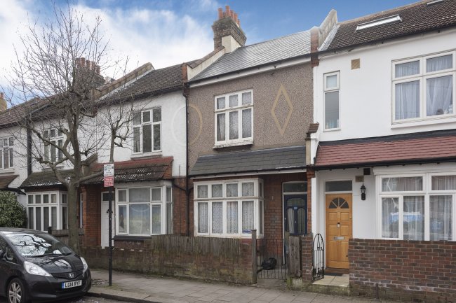 62 Blackshaw Road,  Tooting, London SW17 0DE
 9