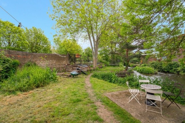 117 Church Street, Rickmansworth WD3 1JJ
 9