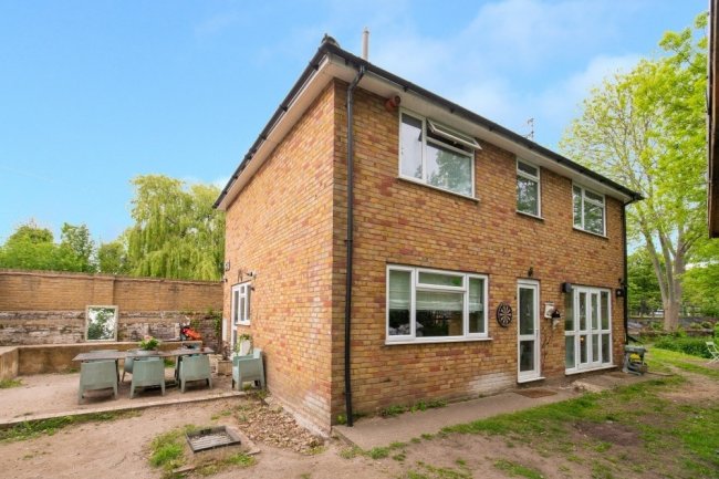 117 Church Street, Rickmansworth WD3 1JJ
 9