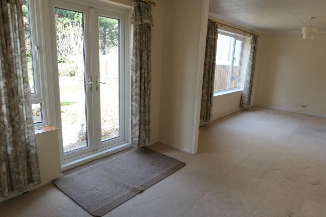 23 Chaucer Way, Addlestone, Surrey KT15 1LG 2