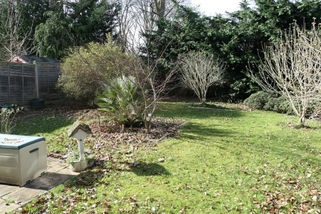 23 Chaucer Way, Addlestone, Surrey KT15 1LG 2