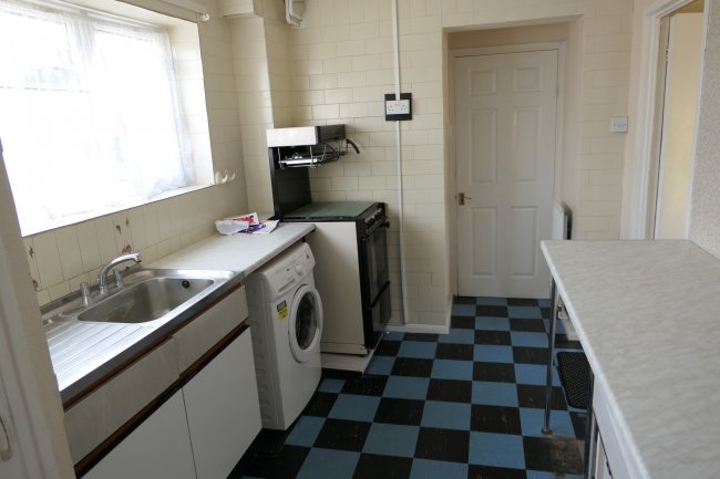 23 Chaucer Way, Addlestone, Surrey KT15 1LG 2