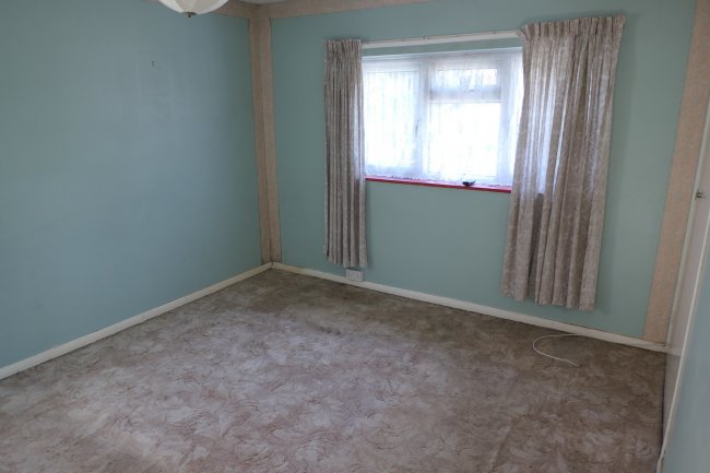 23 Chaucer Way, Addlestone, Surrey KT15 1LG 2