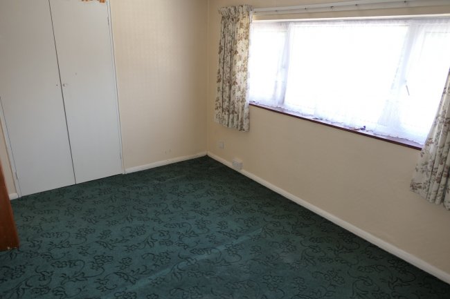 23 Chaucer Way, Addlestone, Surrey KT15 1LG 2