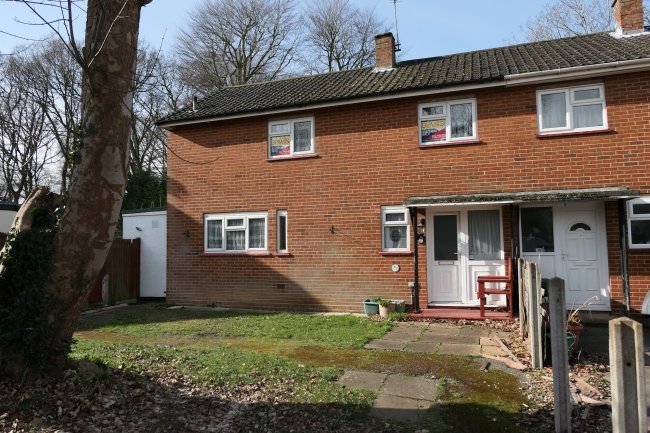 23 Chaucer Way, Addlestone, Surrey KT15 1LG 2