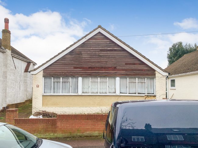 55 Montrose Avenue, Chatham, Kent, ME5 7HX 4