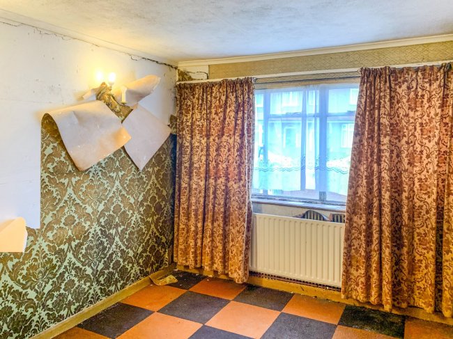 55 Montrose Avenue, Chatham, Kent, ME5 7HX 4