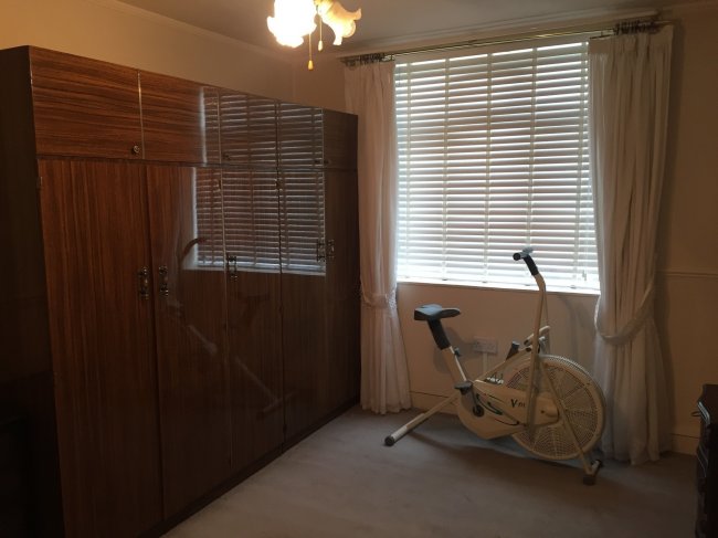 31 Finn House,  Bevenden Street, London, N1 6BN
 3