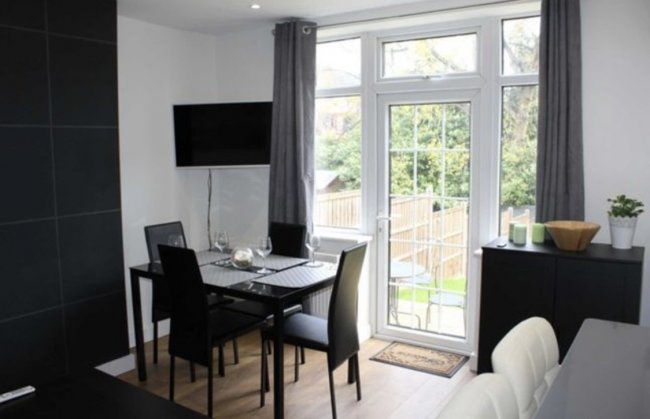 22 Woodbridge Hill, Guildford, Surrey GU2 9AB 6