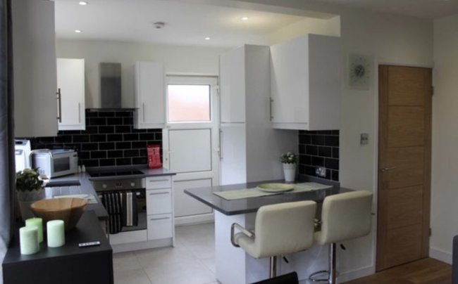 22 Woodbridge Hill, Guildford, Surrey GU2 9AB 6