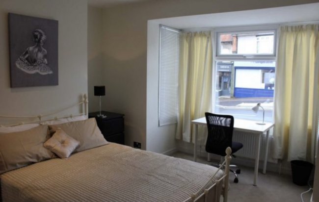 22 Woodbridge Hill, Guildford, Surrey GU2 9AB 6