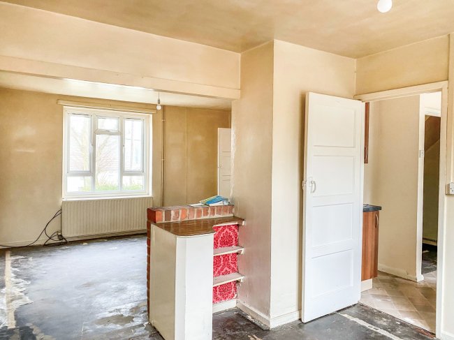 9 Westfield Chase, Aldbourne, Marlborough, SN8 2DB 6