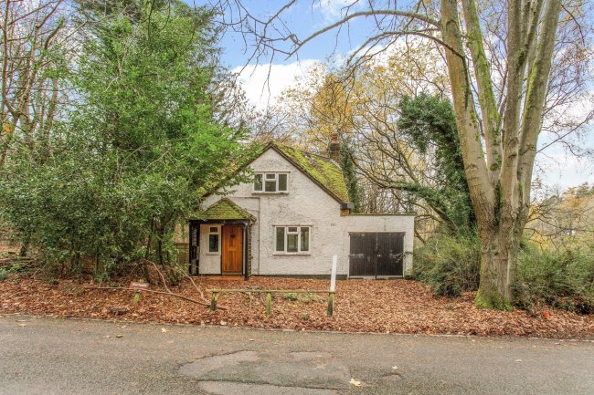 Shortenills Lodge, Nightingales Lane, Chalfont St Giles, HP8 4SG
 6