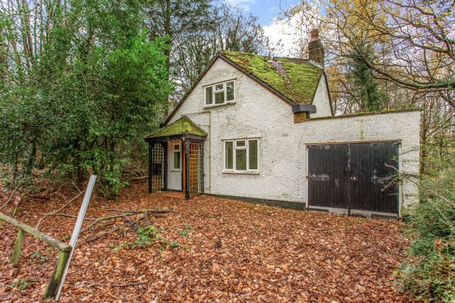 Shortenills Lodge, Nightingales Lane, Chalfont St Giles, HP8 4SG
 6