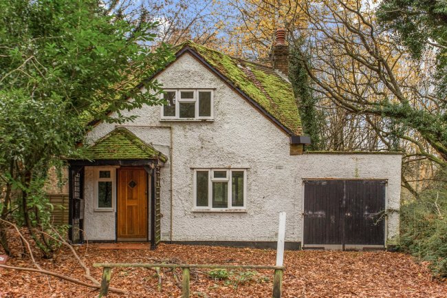 Shortenills Lodge, Nightingales Lane, Chalfont St Giles, HP8 4SG
 6