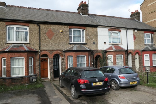 24 Luton Road, Dunstable, Bedfordshire LU5 4JN
 4