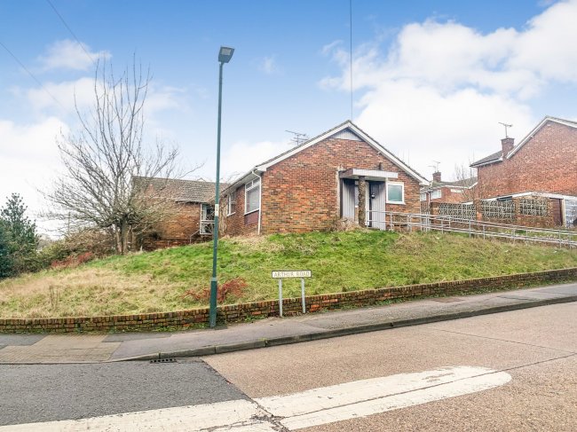 94 Arthur Road, Gillingham, Kent ME8 9HU  8